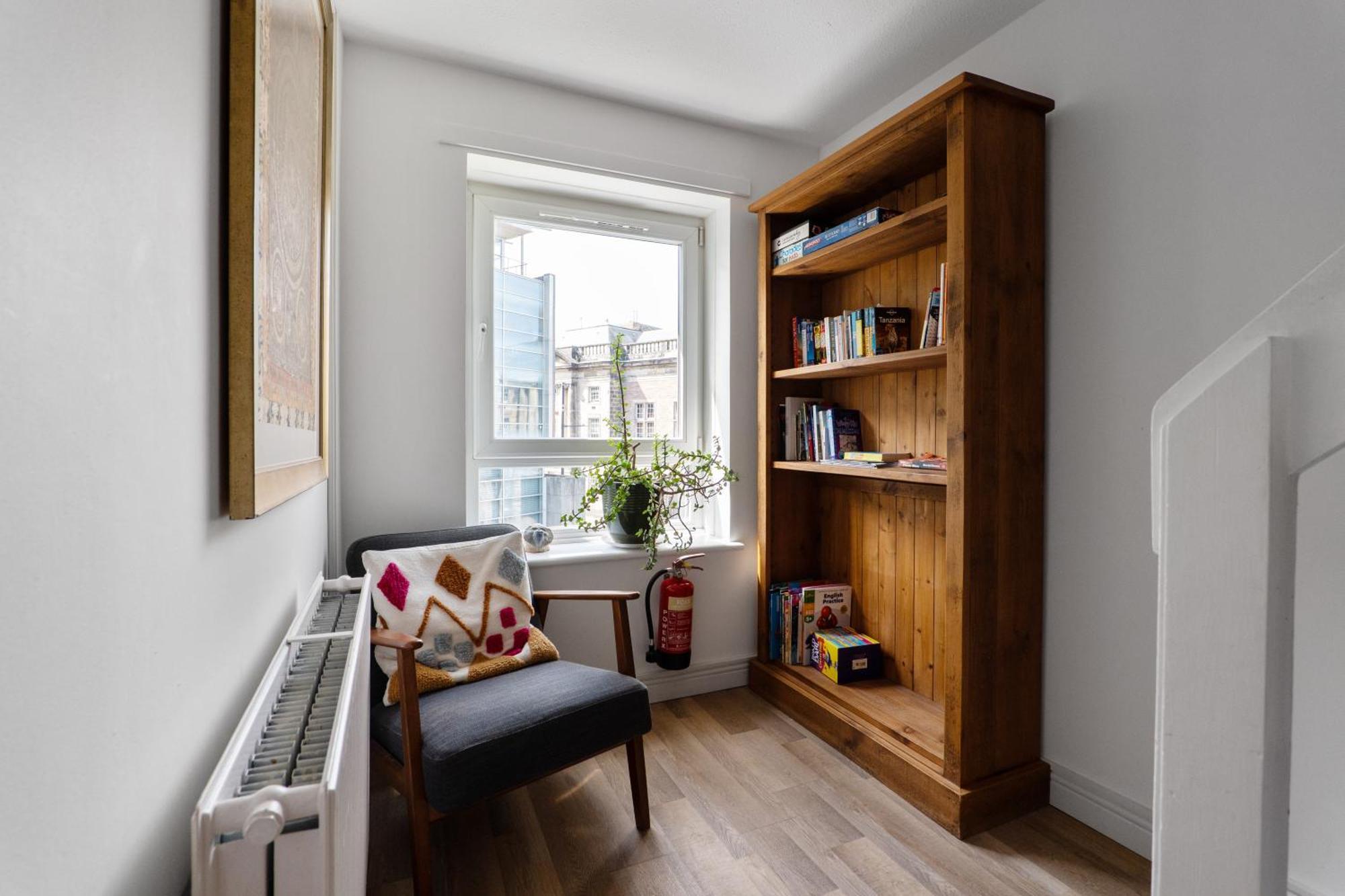 Holyrood Duplex 3-Bedroom Apartment — Photos 2