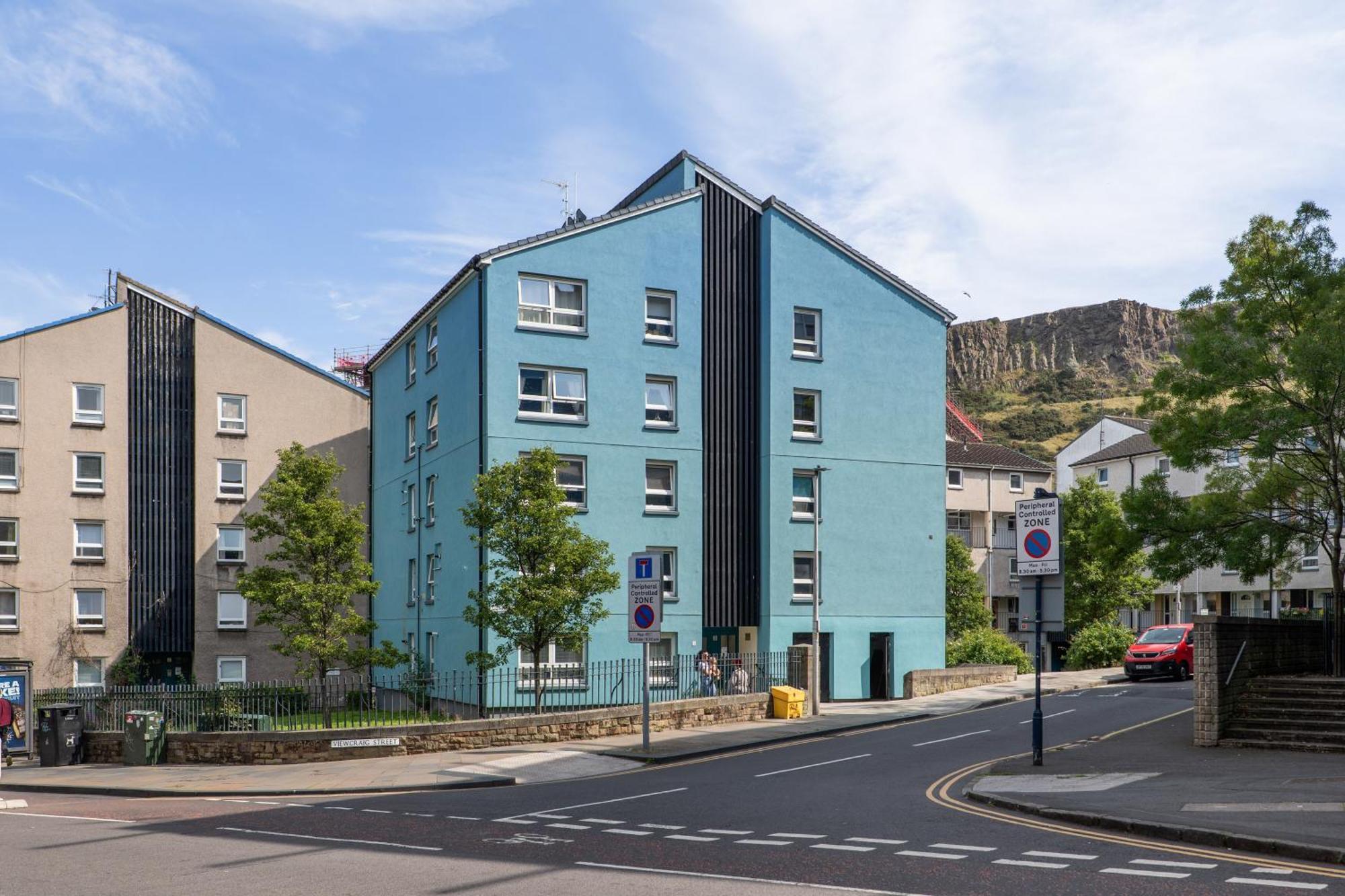 Holyrood Duplex 3-Bedroom Apartment, Edinburgh